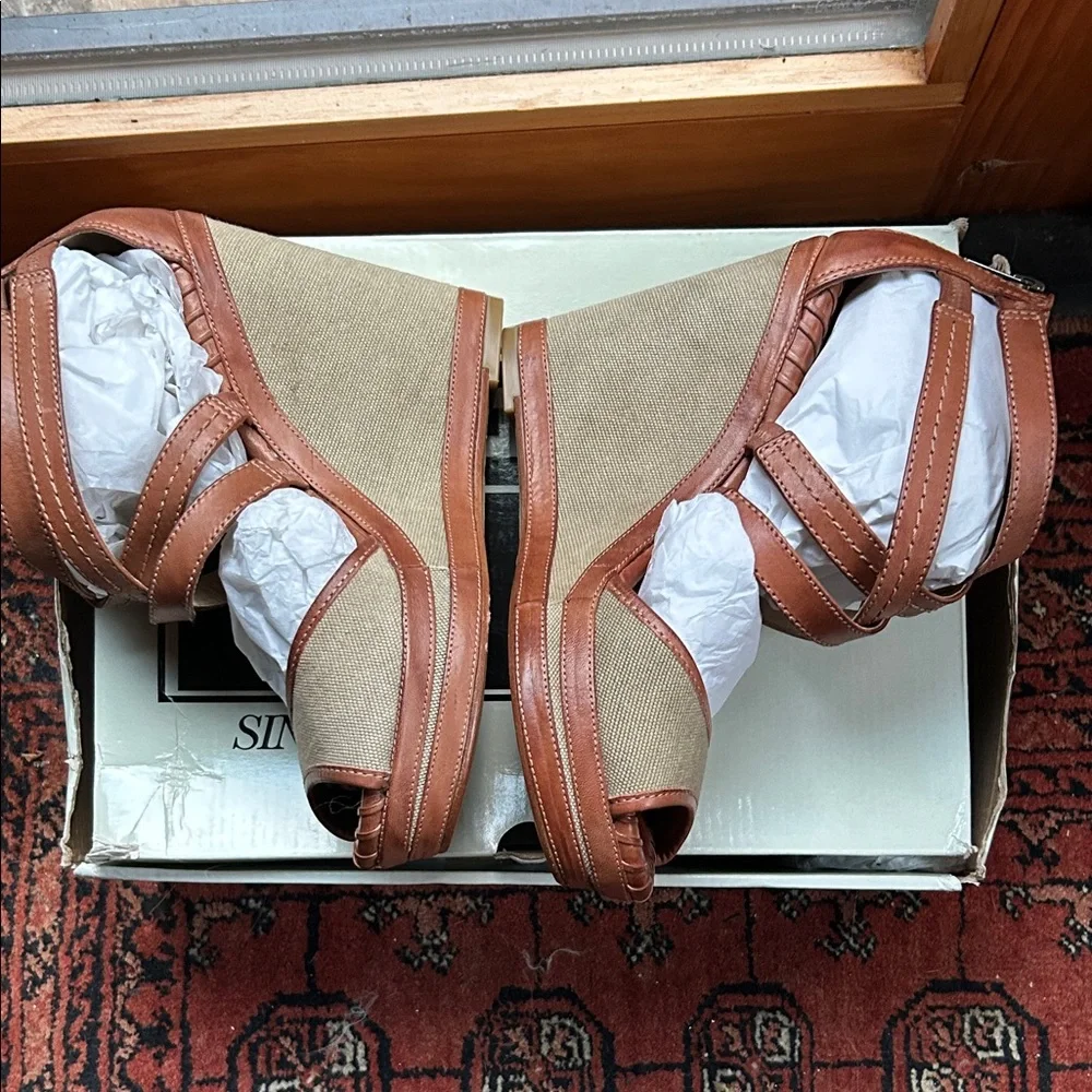 Frye NWT Women's Brown Leather & Kaki Fabric Wedge Sandals Size8.5M;Original Box